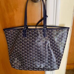 Imitation Goyard tote in great condition 3 small marks inside bottom of bag
